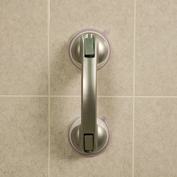 Handy Grasp Pro hält gut auf Platten im Bad