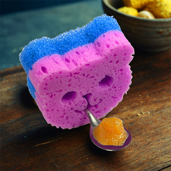 Löffel Stühlen mit dem Magic Teddy Schwamm