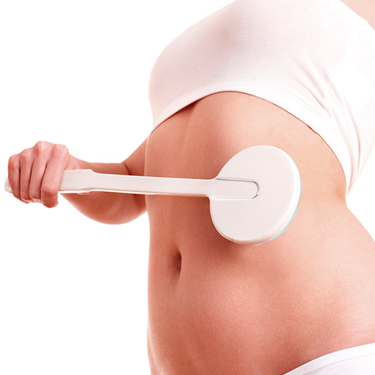 19 Rotationskugeln massieren und spenden gleichzeitig Feuchtigkeit. Füllen Sie die Bürste mit Body Lotion, Duschmittel, Massageöl oder Sonnencreme.