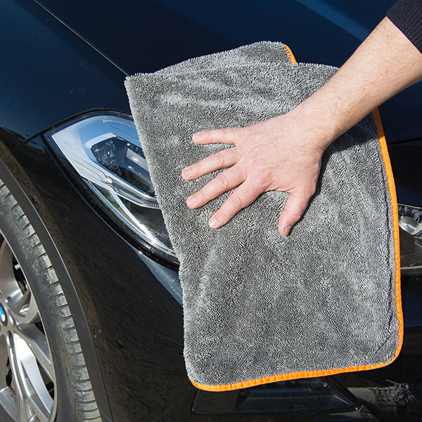 Dieses schnell trocknende Mikrofasertuch ist die ideale Lösung für alle, die ihr Auto oder andere glatte Oberflächen effizient trocknen möchten. 