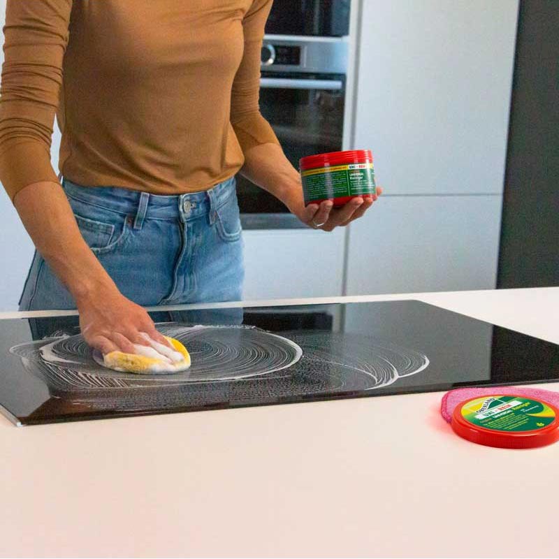 Herd reinigen mit dem Obenland Universal Reiniger Uni-Rein