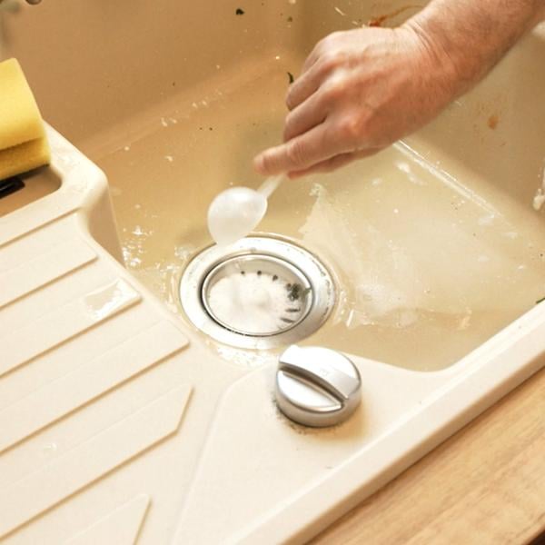 Küchen Abfluss reinigen mit Drainfree Schaum