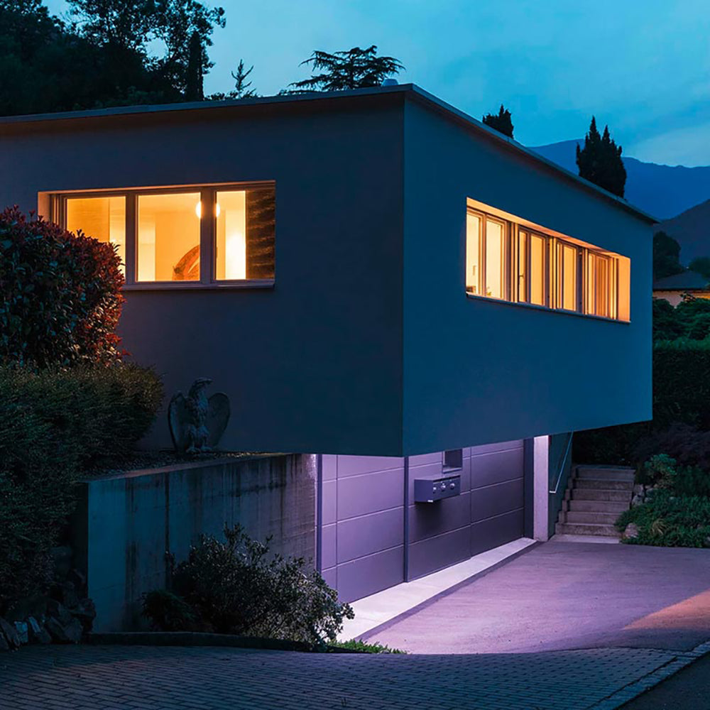 Garagen Eingang beleuchten mit dem Panta Trio Solar LED Licht