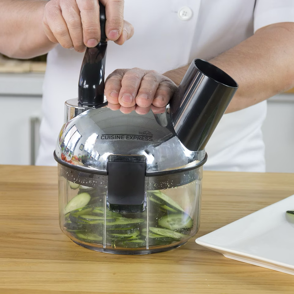 Einfach Gurken in Scheiben schneidern mit dem Starlyf Cuisine Express