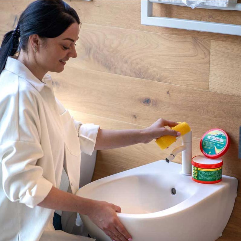 Toilette reinigen mit dem Obenland Universalreiniger Uni-Rein